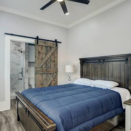 Renovated Beach Bungalow! 갤버스턴 외부 사진