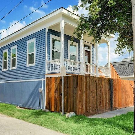 Renovated Beach Bungalow! 갤버스턴 외부 사진