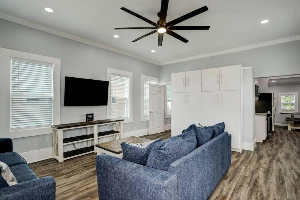 Renovated Beach Bungalow! 갤버스턴 외부 사진