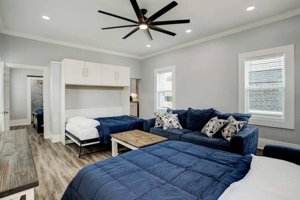 Renovated Beach Bungalow! 갤버스턴 외부 사진
