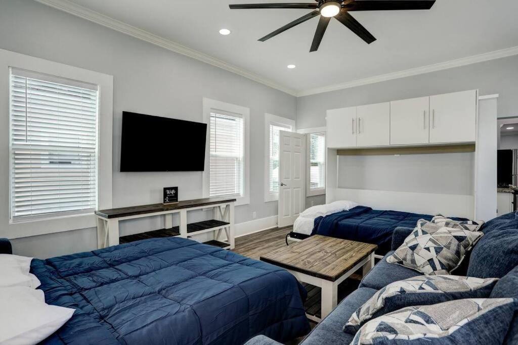 Renovated Beach Bungalow! 갤버스턴 외부 사진