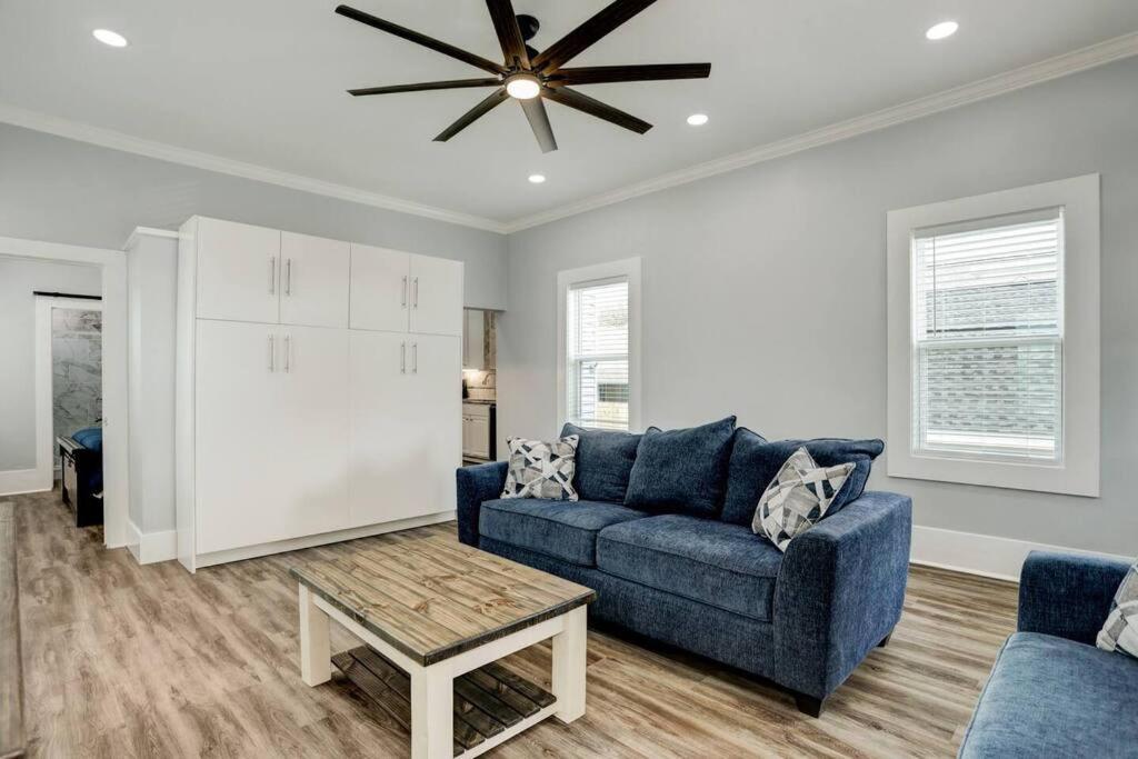 Renovated Beach Bungalow! 갤버스턴 외부 사진