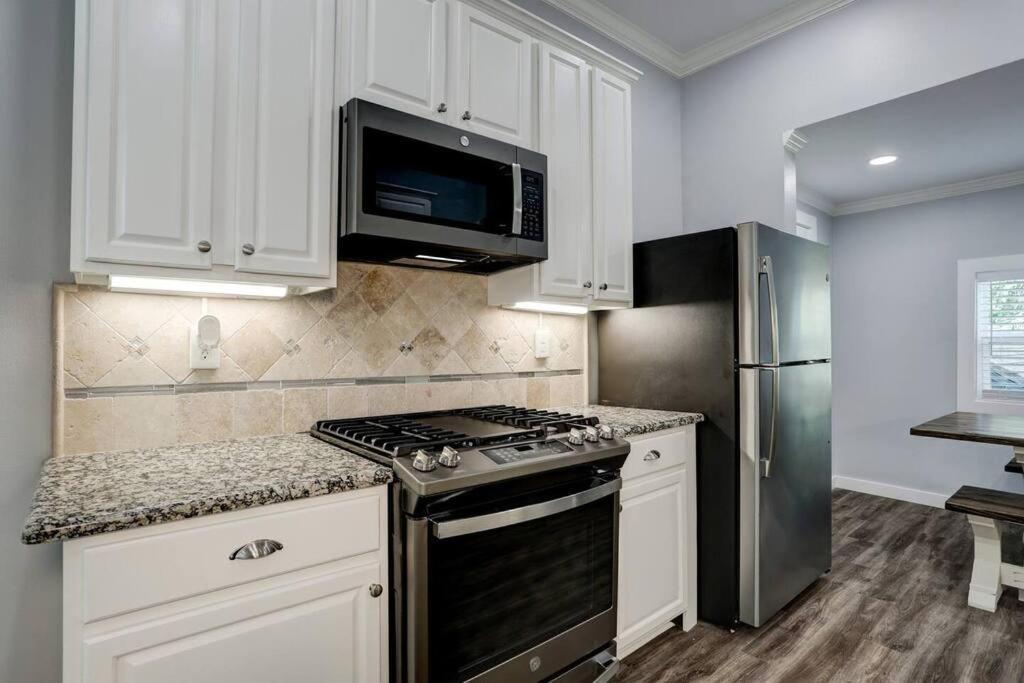 Renovated Beach Bungalow! 갤버스턴 외부 사진