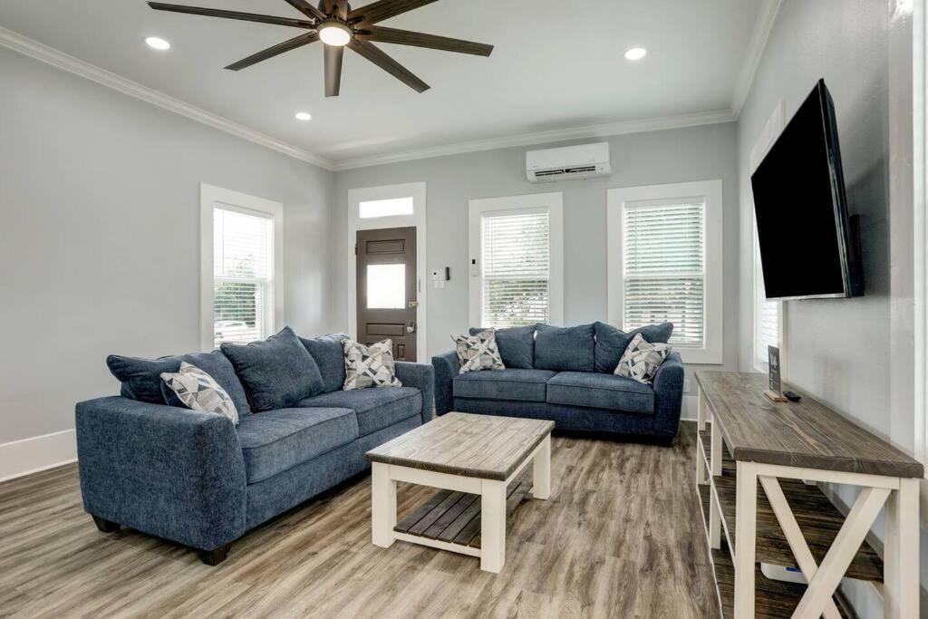 Renovated Beach Bungalow! 갤버스턴 외부 사진