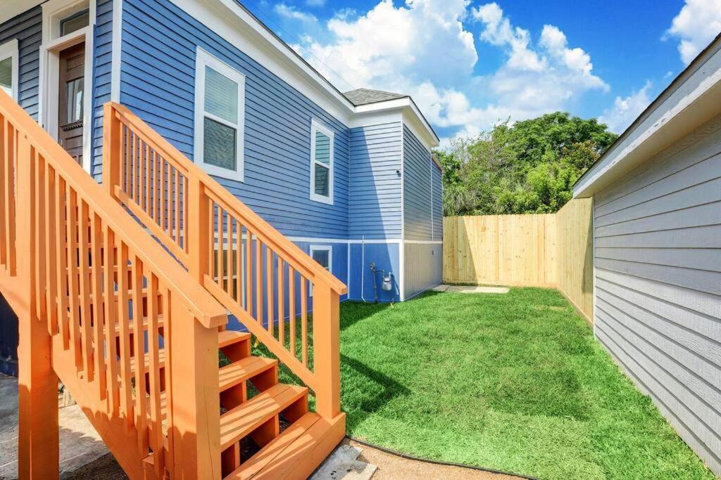 Renovated Beach Bungalow! 갤버스턴 외부 사진