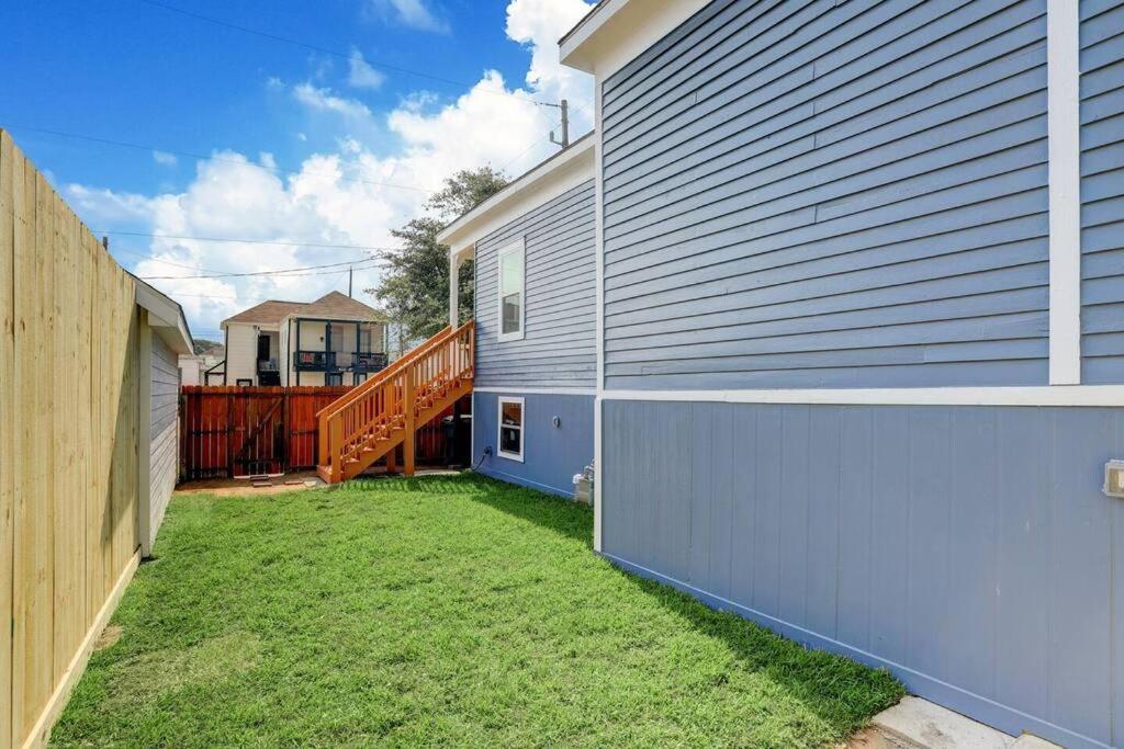Renovated Beach Bungalow! 갤버스턴 외부 사진