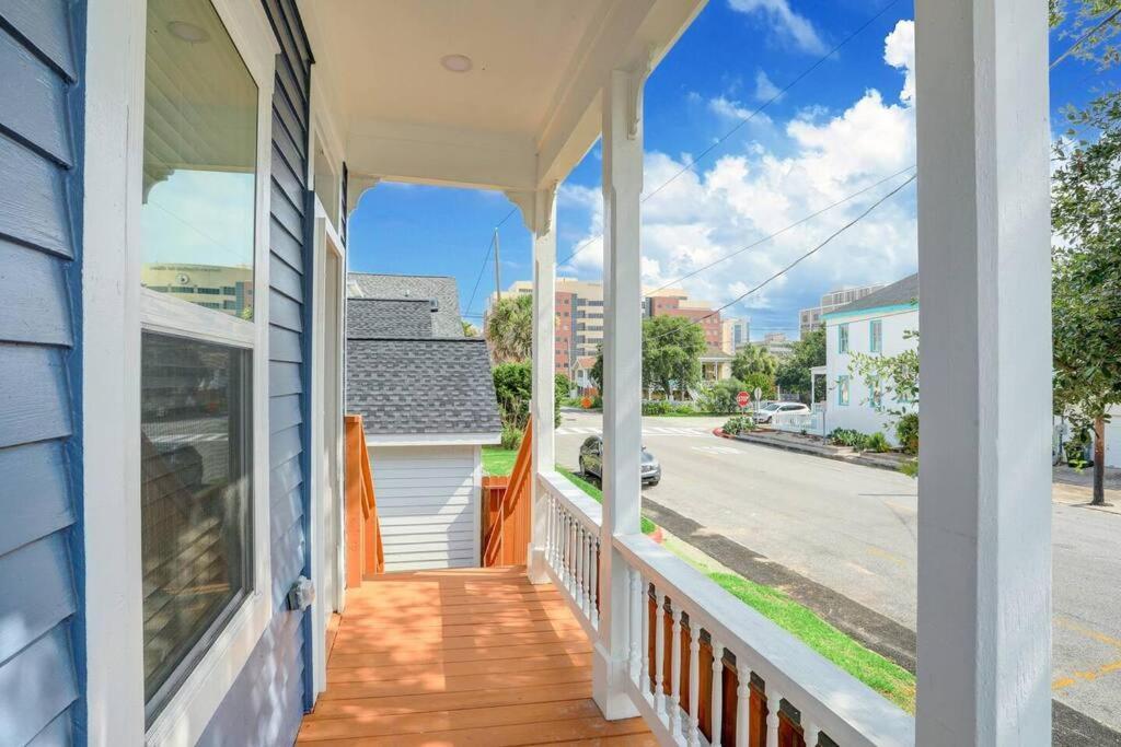 Renovated Beach Bungalow! 갤버스턴 외부 사진